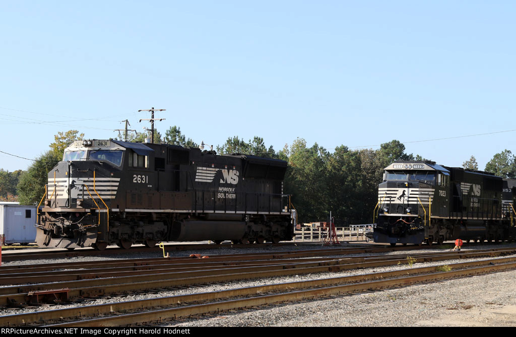 NS 2631 & 7023 sit in Glenwood Yard